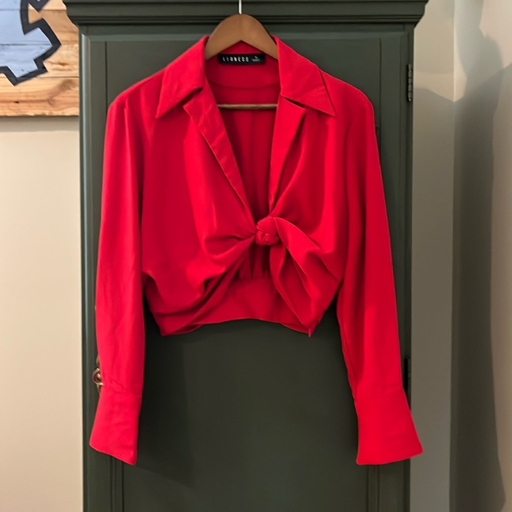 Lioness Red cropped blouse